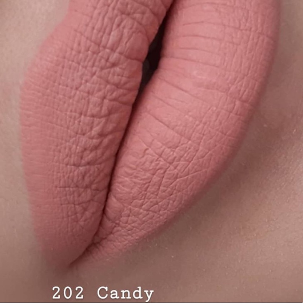 Liquid matte lipstick